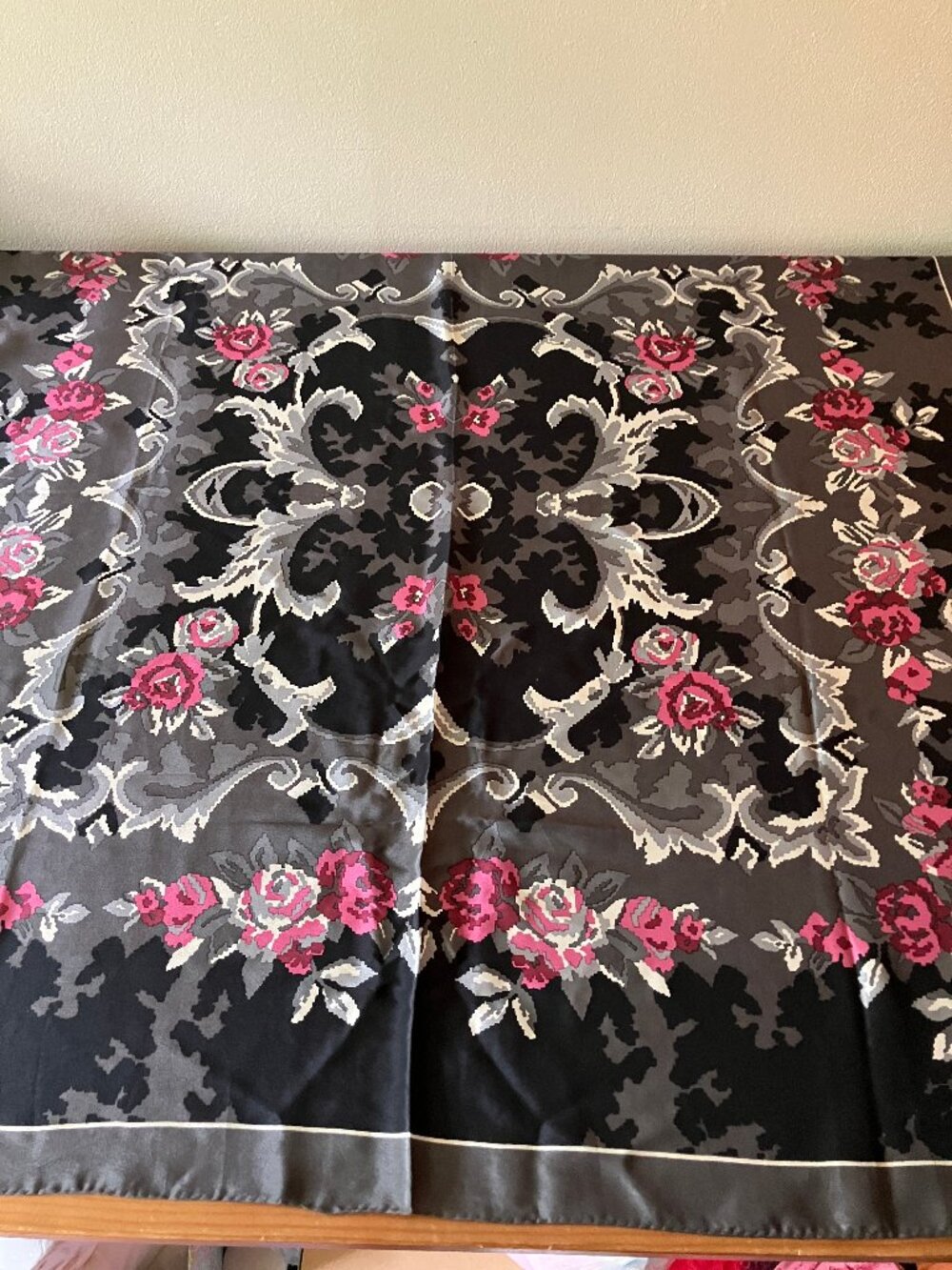 ELLEN TRACY Square Ladies' Scarf Silk Black/Gray/Pink floral print 34x35"